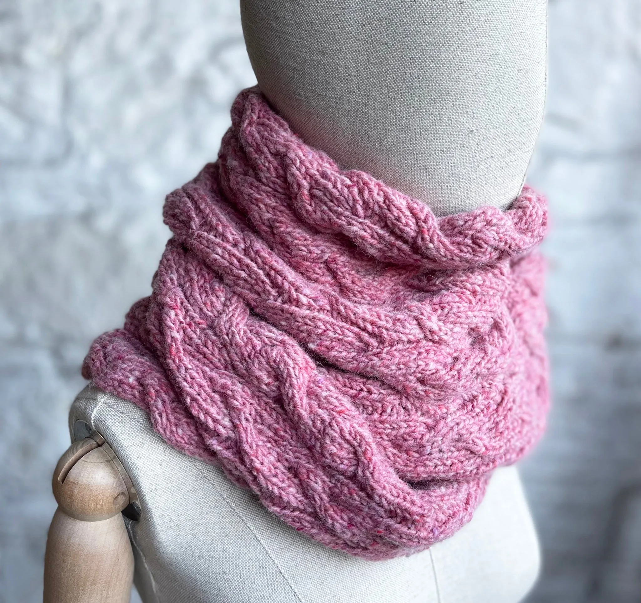 Classic cable hand knit scarf - pink