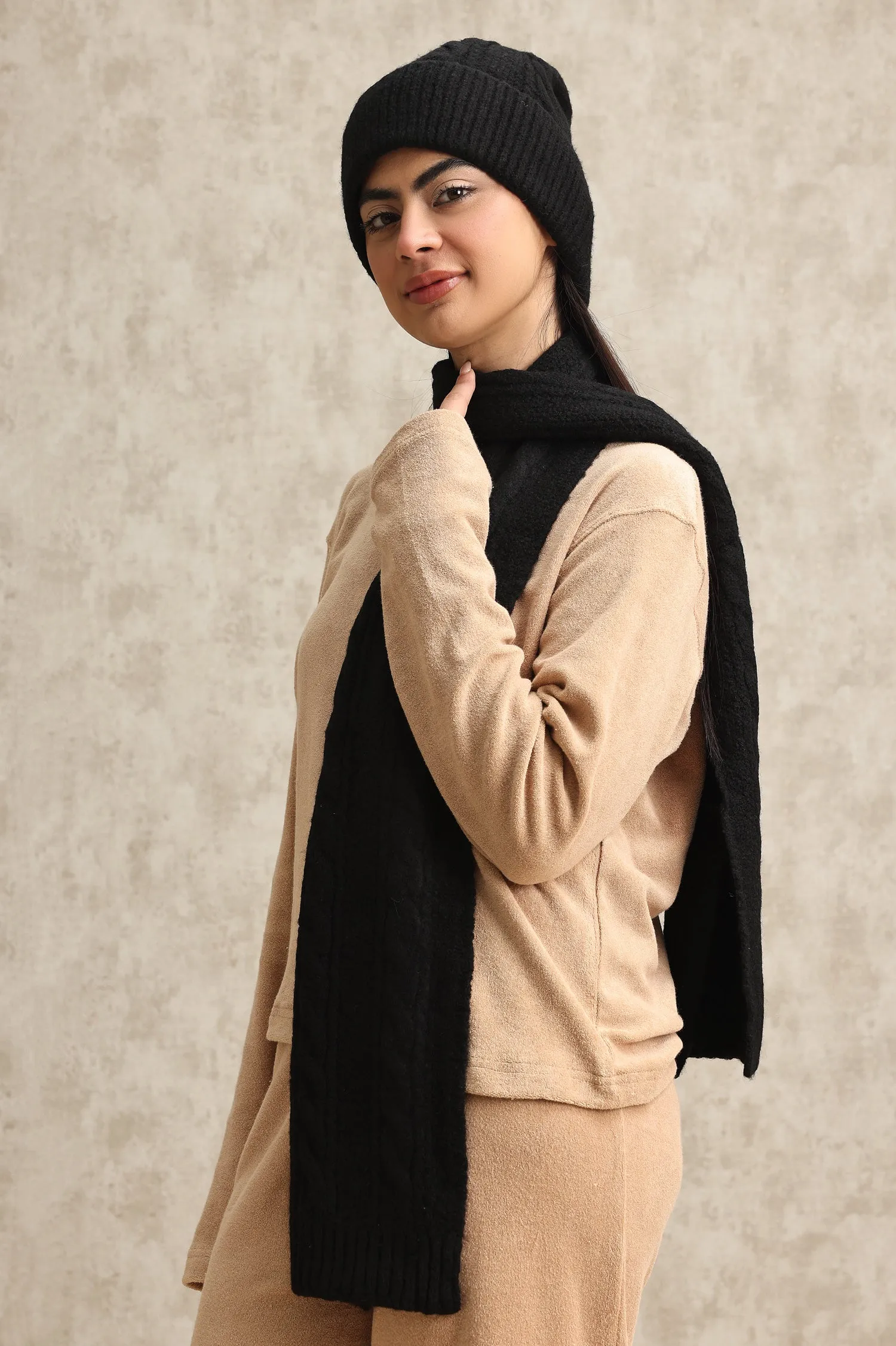 COZY KNIT HAT AND SCARF SET-BLACK