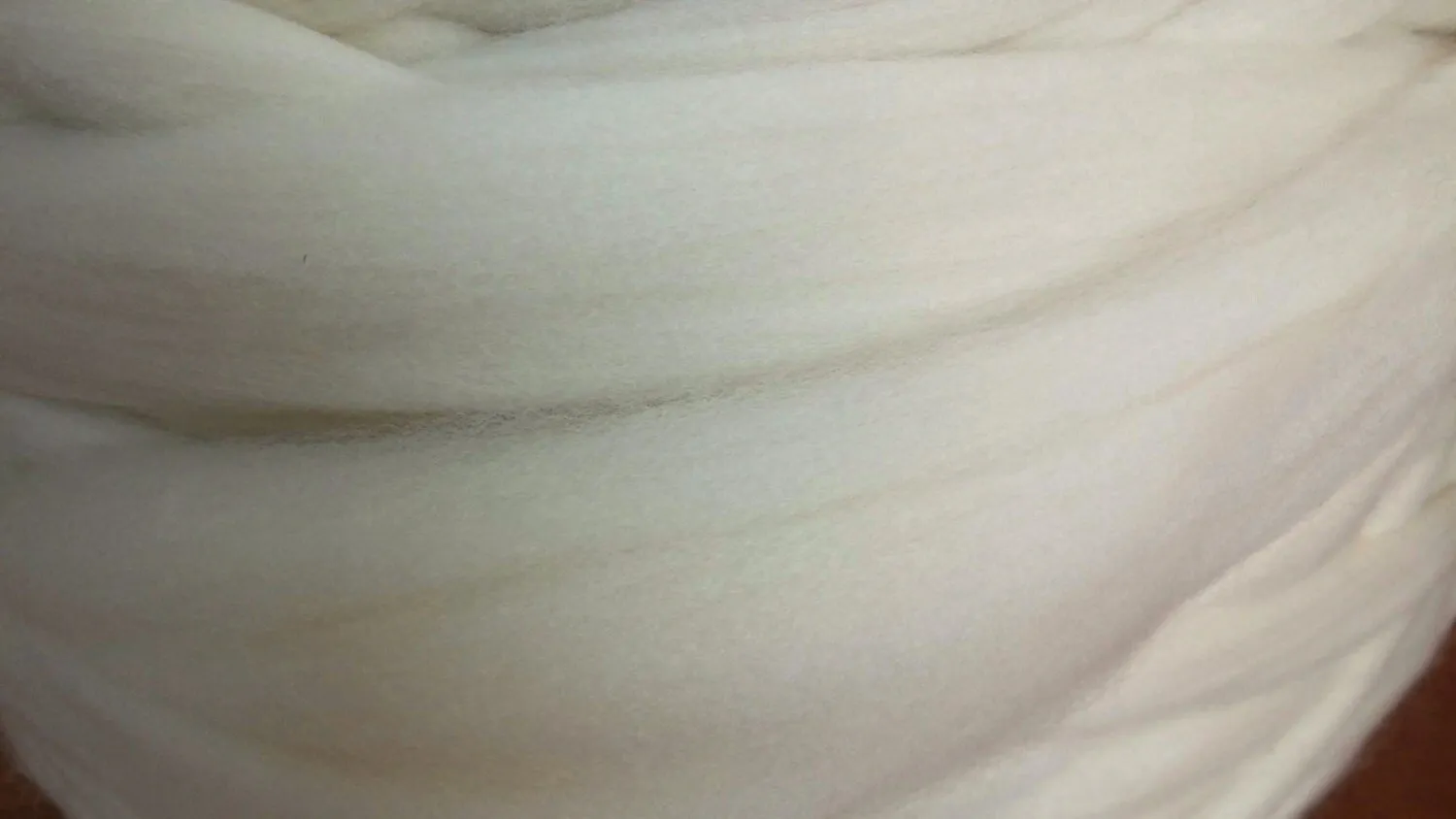 Wholesale Wool Roving Bump  30 lb MERINO 23 mic Super Soft Wholesale Natural White Wool Top Roving Fiber, Chunky Knit Blanket, Spin, Felting