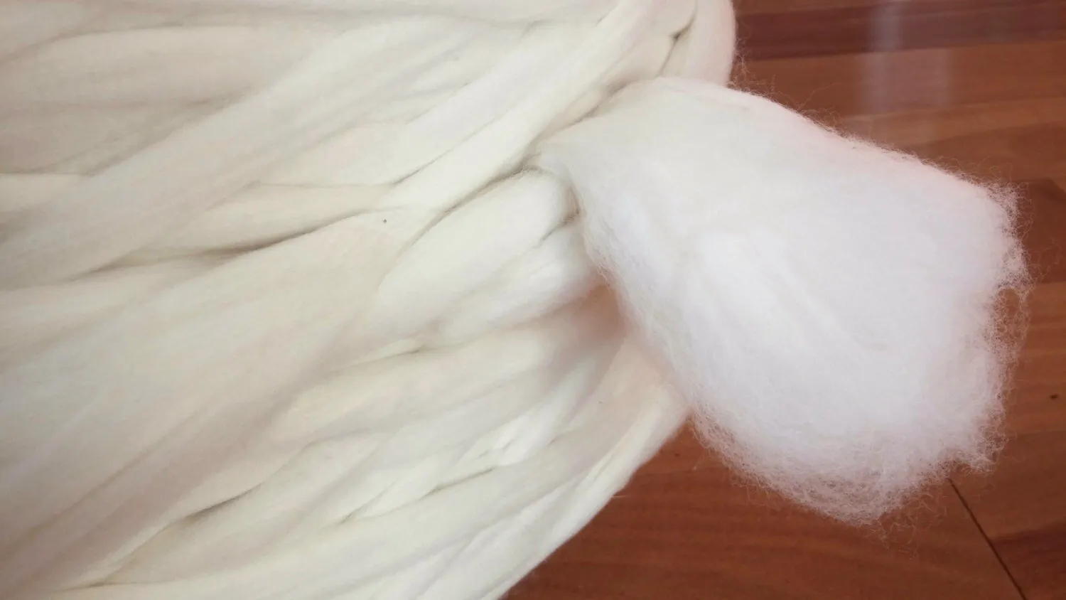 Wholesale Wool Roving Bump  30 lb MERINO 23 mic Super Soft Wholesale Natural White Wool Top Roving Fiber, Chunky Knit Blanket, Spin, Felting